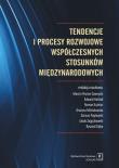 Tendencje i procesy rozwojowe współczesnych stosunków międzynarodowych. Autor: Gawrycki Marcin Florian, Edward Haliżak (red.), Roman Kuźniar (red.). Dadada.pl Okładka książki Tendencje i procesy rozwojowe współczesnych stosunków międzynarodowych