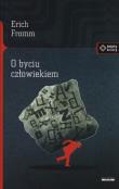 O byciu człowiekiem. Autor: Erich Fromm. Dadada.pl Okładka książki O byciu człowiekiem