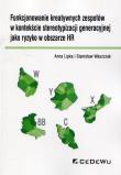 Funkcjonowanie kreatywnych zespołów w kontekście stereotypizacji generacyjnej jako ryzyko w obszarze HR. Autor: Lipka Anna, Waszczak Stanisław. Dadada.pl Okładka książki Funkcjonowanie kreatywnych zespołów w kontekście stereotypizacji generacyjnej jako ryzyko w obszarze HR