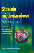 Stosunki międzynarodowe.. Autor: Dorosz Andrzej, Olesiński Zbigniew, Pastusiak Longin. Dadada.pl Okładka książki Stosunki międzynarodowe.