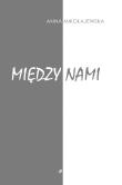MIĘDZY NAMI. Autor: ANNA MIKOŁAJEWSKA. Dadada.pl Okładka książki MIĘDZY NAMI