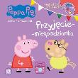 Okładka książki Świnka Peppa Bajeczki z książeczki. Nr 12 Przyjęcie-niespodzianka