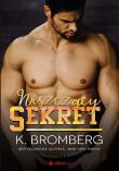 Niszczący sekret. Autor: K. Bromberg. Dadada.pl Okładka książki Niszczący sekret