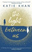The Light Between US. Autor: Katie Khan. Dadada.pl Okładka książki The Light Between US
