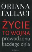 Życie to wojna prowadzona każdego dnia. Autor: Oriana Fallaci. Dadada.pl Okładka książki Życie to wojna prowadzona każdego dnia
