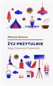 Żyj przytulnie. Magia codziennych przyjemności. Autor: Melissa Alvarez. Dadada.pl Okładka książki Żyj przytulnie. Magia codziennych przyjemności