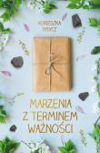 MARZENIA Z TERMINEM WAŻNOŚCI WYD. KIESZONKOWE. Autor: Dydycz Agnieszka. Dadada.pl Okładka książki MARZENIA Z TERMINEM WAŻNOŚCI WYD. KIESZONKOWE