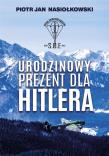 Urodzinowy prezent dla Hitlera. Autor: Nasiołkowski Piotr Jan. Dadada.pl Okładka książki Urodzinowy prezent dla Hitlera