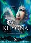 KHYONA WE WŁADZY SREBRNEGO SOKOŁA. Autor: Katja Brandis. Dadada.pl Okładka książki KHYONA WE WŁADZY SREBRNEGO SOKOŁA