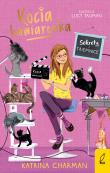 Kocia kawiarenka T.4 Sekrety i tajemnice. Autor: Katrina Charman, Barbara Górecka. Dadada.pl Okładka książki Kocia kawiarenka T.4 Sekrety i tajemnice