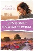 PENSJONAT NA WRZOSOWISKU. Autor: Łajkowska Anna. Dadada.pl Okładka książki PENSJONAT NA WRZOSOWISKU