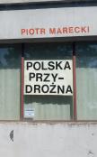 Polska przydrożna. Autor: Piotr Marecki. Dadada.pl Okładka książki Polska przydrożna