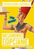 Strrraszna historia. Niesamowici Egipcjanie. Autor: Deary Terry, Peter Hepplewhite. Dadada.pl Okładka książki Strrraszna historia. Niesamowici Egipcjanie