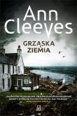 Grząska ziemia. Seria szetlandzka. Tom 7. Autor: Cleeves Ann. Dadada.pl Okładka książki Grząska ziemia. Seria szetlandzka. Tom 7