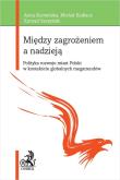 Między zagrożeniem a nadzieją.. Autor: Karwińska Anna, Kudłacz Michał, Sarzyński Konrad. Dadada.pl Okładka książki Między zagrożeniem a nadzieją.