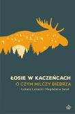 Łosie w kaczeńcach. Autor: Łukasz Łukasik, Magdalena Sarat. Dadada.pl Okładka książki Łosie w kaczeńcach