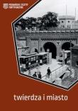 Twierdza i miasto. Autor: Zbigniew Pilarczyk (red.). Dadada.pl Okładka książki Twierdza i miasto