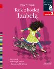 Rok z kocicą Izabelą. Czytam sobie. Poziom 3. Autor: Ewa Nowak, Mikołaj Kamler, Orlińska Zuzanna. Dadada.pl Okładka książki Rok z kocicą Izabelą. Czytam sobie. Poziom 3