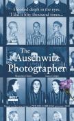 The Auschwitz Photographer. Autor: Crippa Luca, Onnis Maurizio. Dadada.pl Okładka książki The Auschwitz Photographer