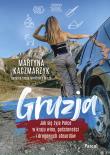 Gruzja. Jak się żyje Polce w kraju wina, gościnności i drogowych absurdów. Autor: Kaczmarzyk Martyna. Dadada.pl Okładka książki Gruzja. Jak się żyje Polce w kraju wina, gościnności i drogowych absurdów