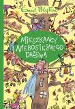 Mieszkańcy Niebosiężnego Drzewa. Autor: Blyton Enid. Dadada.pl Okładka książki Mieszkańcy Niebosiężnego Drzewa