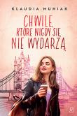 Chwile, które nigdy się nie wydarzą. Autor: Klaudia Kloc-Muniak. Dadada.pl Okładka książki Chwile, które nigdy się nie wydarzą