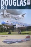 DOUGLAS DC-3 FLIGHT CRAFT. Autor: Robert Jackson. Dadada.pl Okładka książki DOUGLAS DC-3 FLIGHT CRAFT