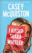 I Kissed Shara Wheeler. Autor: Casey McQuiston. Dadada.pl Okładka książki I Kissed Shara Wheeler