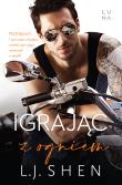Igrając z ogniem. Autor: L.J. Shen. Dadada.pl Okładka książki Igrając z ogniem