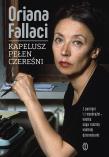 Kapelusz cały w czereśniach. Autor: Oriana Fallaci, Mikołajewski Jarosław, Rościszewska-Woźniak Monika. Dadada.pl Okładka książki Kapelusz cały w czereśniach