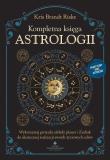 Kompletna księga astrologii. Wykorzystaj gwiazdy, układy planet i Zodiak do skutecznej realizacji swoich życiowych celów. Autor: Kris Brandt Riske. Dadada.pl Okładka książki Kompletna księga astrologii. Wykorzystaj gwiazdy, układy planet i Zodiak do skutecznej realizacji swoich życiowych celów