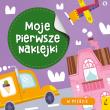 Moje pierwsze naklejki. W mieście. Autor: Opracowanie zbiorowe. Dadada.pl Okładka książki Moje pierwsze naklejki. W mieście
