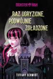 Monster High. Raz ugryzione, podwójnie zgładzone. Autor: Schmidt Tiffany. Dadada.pl Okładka książki Monster High. Raz ugryzione, podwójnie zgładzone