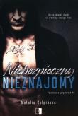 Niebezpieczny nieznajomy. Zakochane w gangsterach. Tom 2. Autor: Natalia Kulpińska. Dadada.pl Okładka książki Niebezpieczny nieznajomy. Zakochane w gangsterach. Tom 2