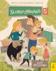 Poziomkowie z ulicy Słonecznikowej Tom 5 Kość Dinozaura. Autor: Aniela Cholewińska-Szkolik. Dadada.pl Okładka książki Poziomkowie z ulicy Słonecznikowej Tom 5 Kość Dinozaura