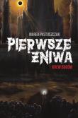 Saga Nienawiści Tom 2 Pierwsze Żniwa Krew bogów. Autor: Marek Pastuszczak. Dadada.pl Okładka książki Saga Nienawiści Tom 2 Pierwsze Żniwa Krew bogów