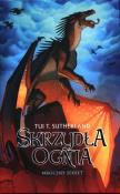 Skrzydła ognia T.4 Mroczny sekret. Autor: Tui T. Sutherland. Dadada.pl Okładka książki Skrzydła ognia T.4 Mroczny sekret