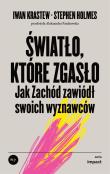 Światło, które zgasło. Autor: Krastew Iwan, Holmes Stephen. Dadada.pl Okładka książki Światło, które zgasło
