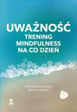Uważność Trening mindfulness na co dzień. Autor: Stephen McKenzie, Craig Hassed. Dadada.pl Okładka książki Uważność Trening mindfulness na co dzień