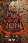 A Curse Carved in Bone. Autor: Danielle L. Jensen. Dadada.pl Okładka książki A Curse Carved in Bone