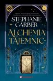 Alchemia tajemnic. Autor: Stephanie Garber. Dadada.pl Okładka książki Alchemia tajemnic