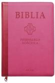 Okładka książki Biblia pierwszego Kościoła z paginat. różowa