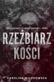 Rzeźbiarz kości. Psychopaci z Areny Śmierci. Tom 2. Autor: Karolina Wilchowska. Dadada.pl Okładka książki Rzeźbiarz kości. Psychopaci z Areny Śmierci. Tom 2