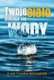 Twoje ciało domaga się wody. Autor: Fereydoon Batmanghelidj. Dadada.pl Okładka książki Twoje ciało domaga się wody