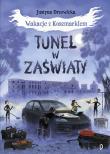 Wakacje z Koszmarkiem Tom 3 Tunel w zaświaty. Autor: Drzewicka Justyna. Dadada.pl Okładka książki Wakacje z Koszmarkiem Tom 3 Tunel w zaświaty