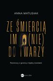 Ze śmiercią im (nie) do twarzy. Autor: ANNA MATUSIAK-RZEŚNIOWIECKA. Dadada.pl Okładka książki Ze śmiercią im (nie) do twarzy